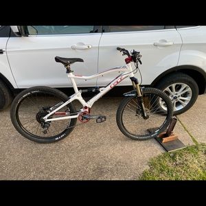 Meet your Posher, Ethan